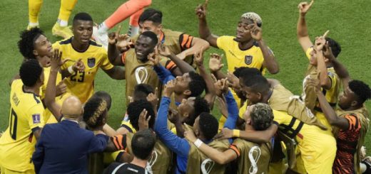 interrumpir las clases en escuelas y colegios para ver partido Ecuador