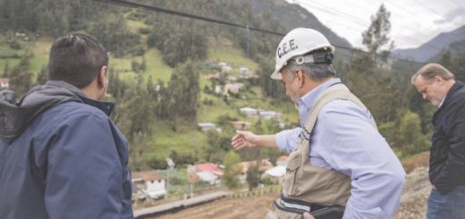 obras en la vía Cuenca- Molleturo-El Empalme