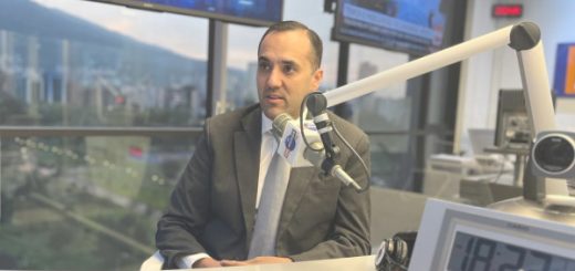 canciller Holguín se pone “a disposición de Fiscalía”