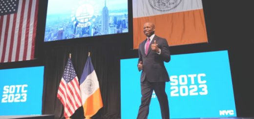 Alcalde Adams agenda para fortalecer a NYC