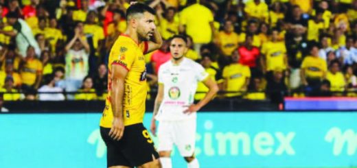 Kun Agüero en noche amarilla