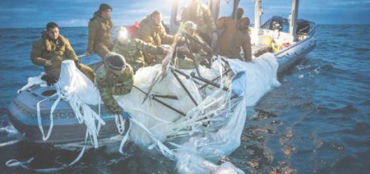 globo chino frente a la costa de EE. UU.