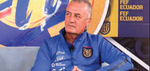 Gustavo Alfaro amenaza con demandar a la FEF ante la FIFA