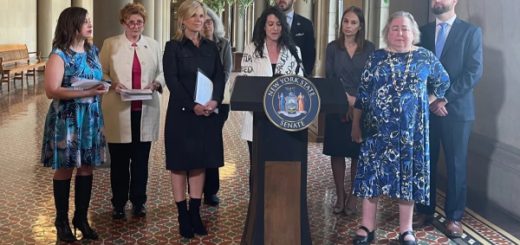 Ley en Nueva York evitaría represalias a trabajadores que denuncien acoso de sus empleadores