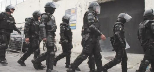 policías aspirantes con tatuajes