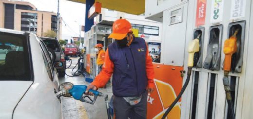 alza de precios de combustibles y gas en Ecuador