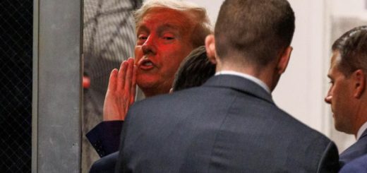 El juicio penal a Trump en Nueva York continúa el lunes