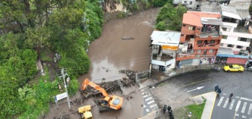 limpieza en quebradas tras aluvión