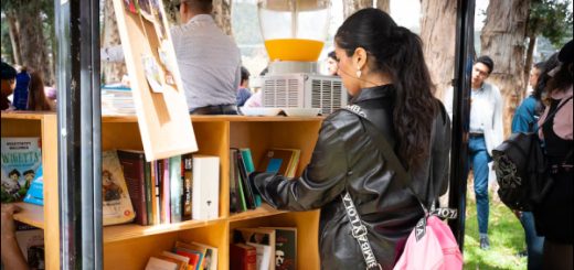 Cuenca y su nueva biblioteca a orillas del río Yanuncay