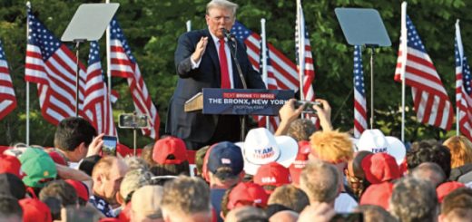 Trump arremete contra los inmigrantes ante miles de partidarios en El Bronx