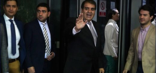 Walter Macías: No existe posibilidad para que Álvaro Román pueda ser reelecto; debe ser reemplazado
