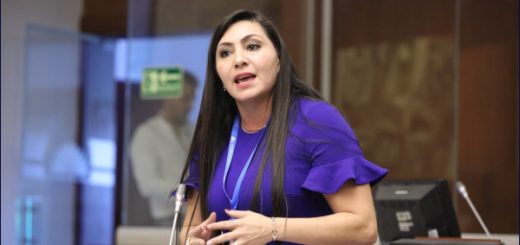 Construye critica a dos legisladoras por asistir a convención del PSC