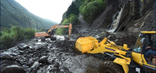 Deslizamientos en Baños dejaron 14 fallecidos; la vía que une al cantón con Puyo está parcialmente habilitada