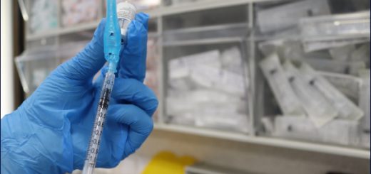 Pacientes con enfermedades raras exigen al Gobierno el abastecimiento de insumos médicos y equipos en hospitales