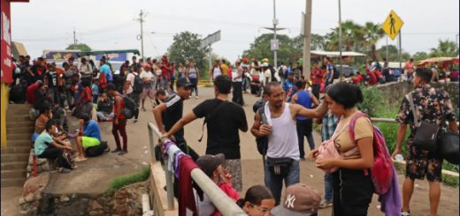 EE. UU. anuncia más recursos para agilizar el proceso de deportación acelerada en frontera