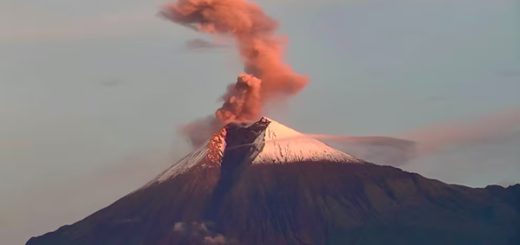 Volcán Sangay emitió material piroclástico