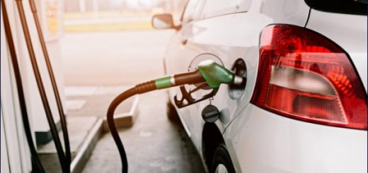 Aproximadamente el 20% del consumo de combustible subsidiado se trafica por las fronteras, según exministro de Energía y Minas