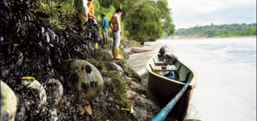 Nuevo derrame de petróleo contamina río amazónico y afecta a pobladores en Ecuador