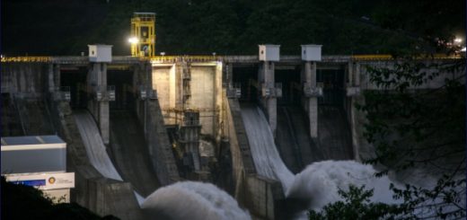 Exministro de Energía insiste en mantener acercamientos con el sector privado para enfrentar la crisis eléctrica