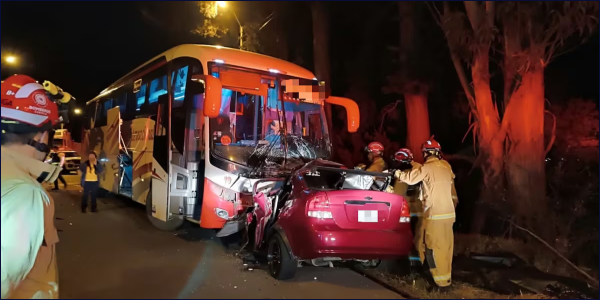 Accidente Entre Un Bus Y Un Automóvil En Cuenca Semanario Ecuador News 8538