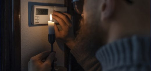 Existe un «alto riesgo» de regresar a los apagones durante el estiaje; la barcaza no será suficiente, advierte experto