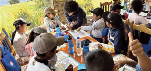 Un joven estadounidense lidera campamento que inspira sueños y promueve igualdad en Ecuador