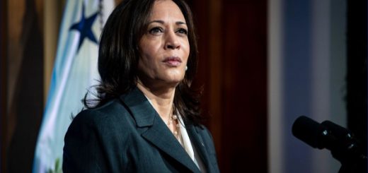 Kamala Harris aventaja ligeramente a Donald Trump en encuestas