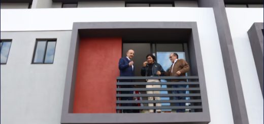 medallistas recompensados reciben llaves de casa