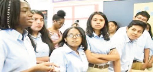 política de vestimenta para los estudiantes de escuelas públicas en NYC