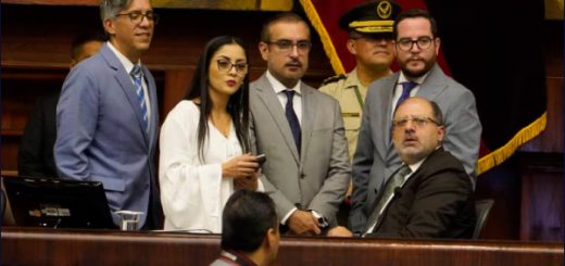 El oficialismo califica de «equívoca» la decisión del Pleno de rechazar el informe de labores del Presidente