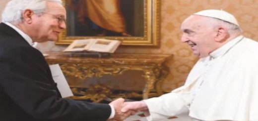 El Papa Francisco recibe al nuevo embajador de Ecuador ante la Santa Sede, Edmundo Uribe