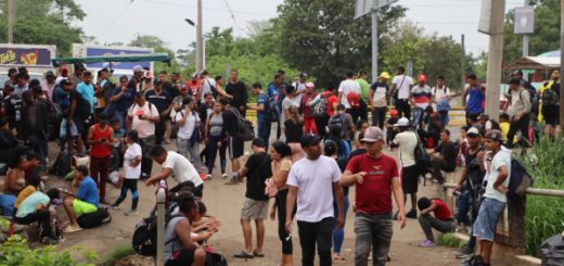Migrantes en frontera de México resienten restricciones migratorias de EE.UU. ante las elecciones