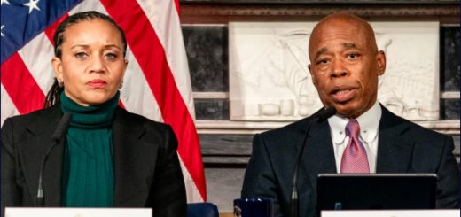 Renuncia vicealcaldesa Sheena Wright investigada por el FBI