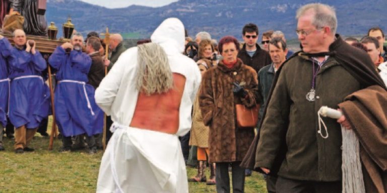 los-picaos-de-san-vicente-de-la-sonsierra-flagerarse-como-penitencia